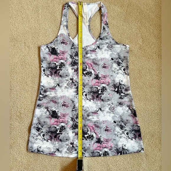 Lululemon Razorback Tank - size 12 - Picture 5 of 6